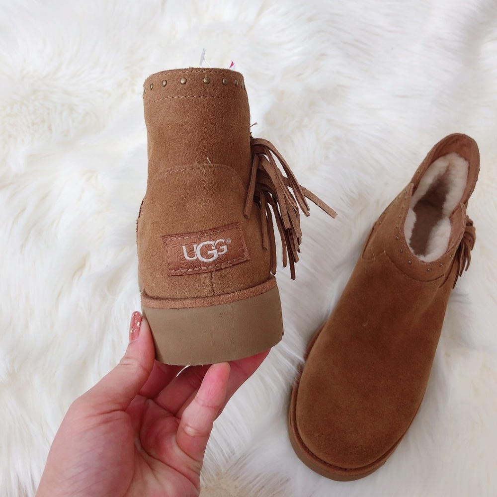 NWOB UGG Cindy Genuine Shearling - Picture 2 of 8